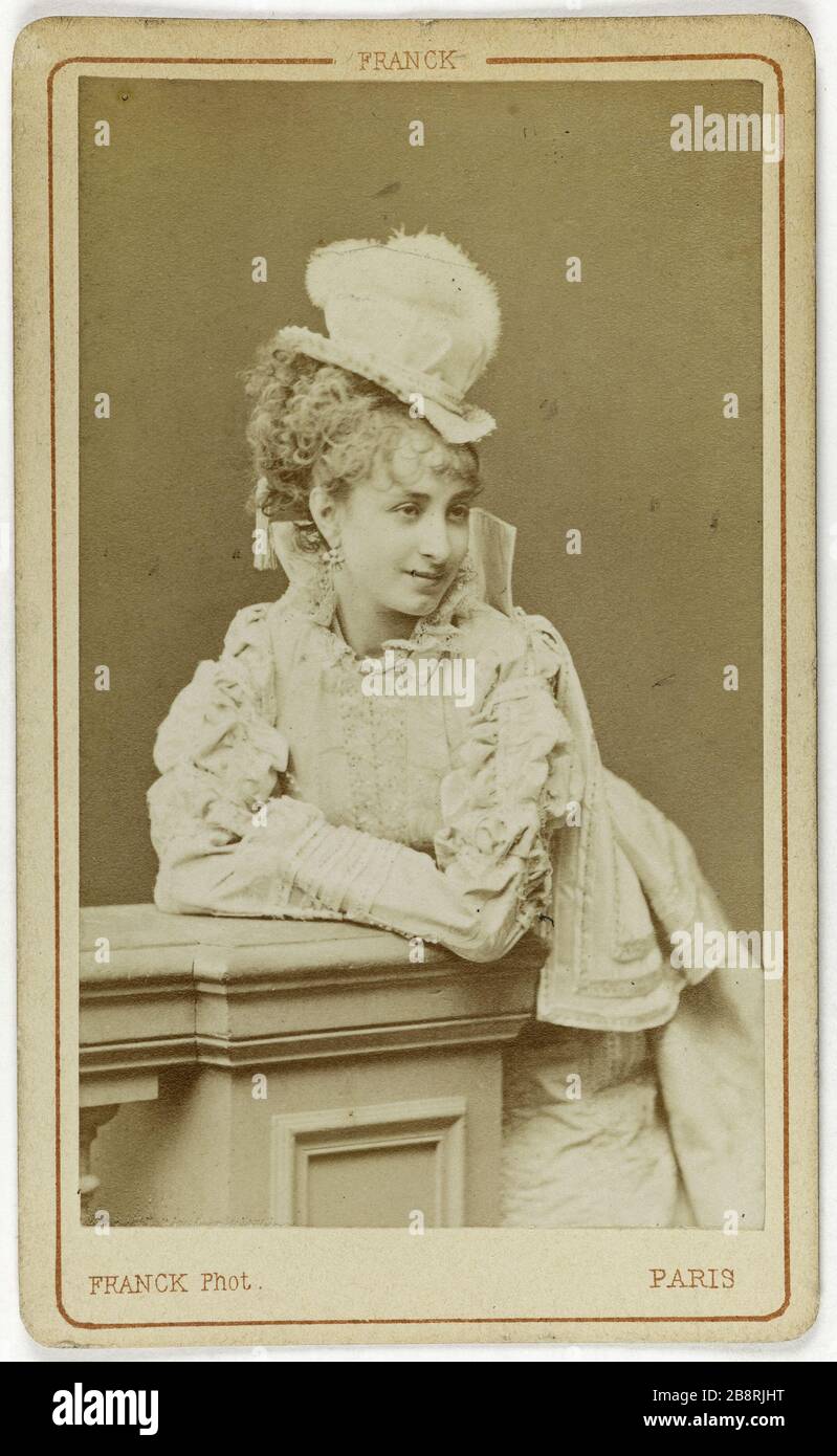 Ritratto di Filippo Bianco, detto specchio Bianco, attrice teatro intorno al 1874. Portrait de Blanche Philippe, dit Blanche Miroir, attrice de théâtre vers 1874. Carte de visite (recto). Tirage sur papier albuminé. 1860-1890. Photographie de Franck (dit Gobinet de Villecholle). Parigi, musée Carnavalet. Foto Stock