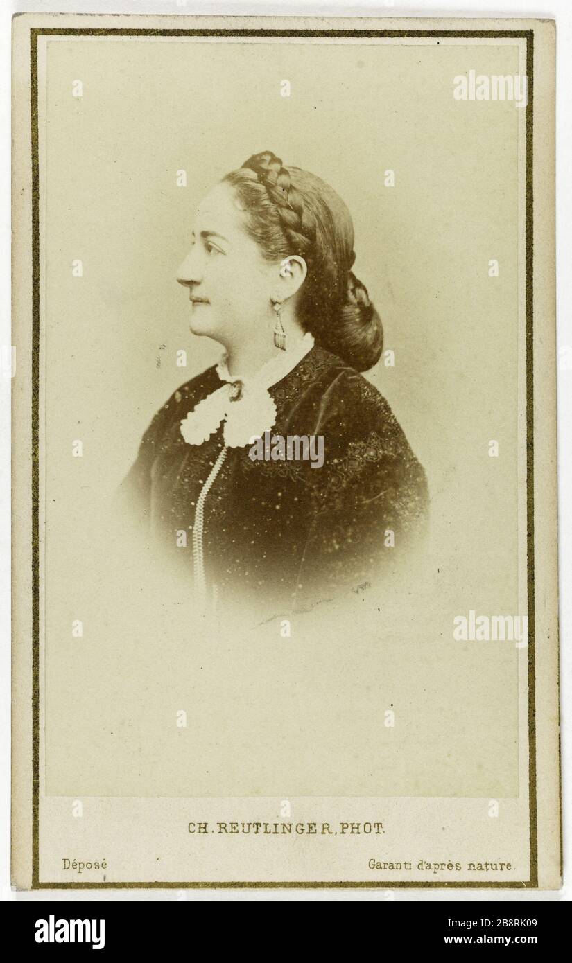 Ritratto di Mademoiselle Monrose (1817-1893), figlia di Eugene Barizain Said Monrose, attrice e cantante all'Opera. Portrait de Mademoiselle Monrose (1817-1893), fille d'Eugène Barizain dit Monrose, attrice et chanteuse à l'Opéra. Carte de visite (recto). Tirage sur papier albuminé. 1860-1890. Photographie de Charles Reutlinger (1816-1880). Parigi, musée Carnavalet. Foto Stock