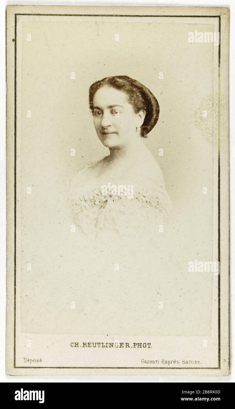 Ritratto di Mademoiselle Monrose (1817-1893), figlia di Eugene Barizain Said Monrose, attrice e cantante all'Opera. Portrait de Mademoiselle Monrose (1817-1893), fille d'Eugène Barizain dit Monrose, attrice et chanteuse à l'Opéra. Carte de visite (recto). Tirage sur papier albuminé. 1860-1890. Photographie de Charles Reutlinger (1816-1880). Parigi, musée Carnavalet. Foto Stock