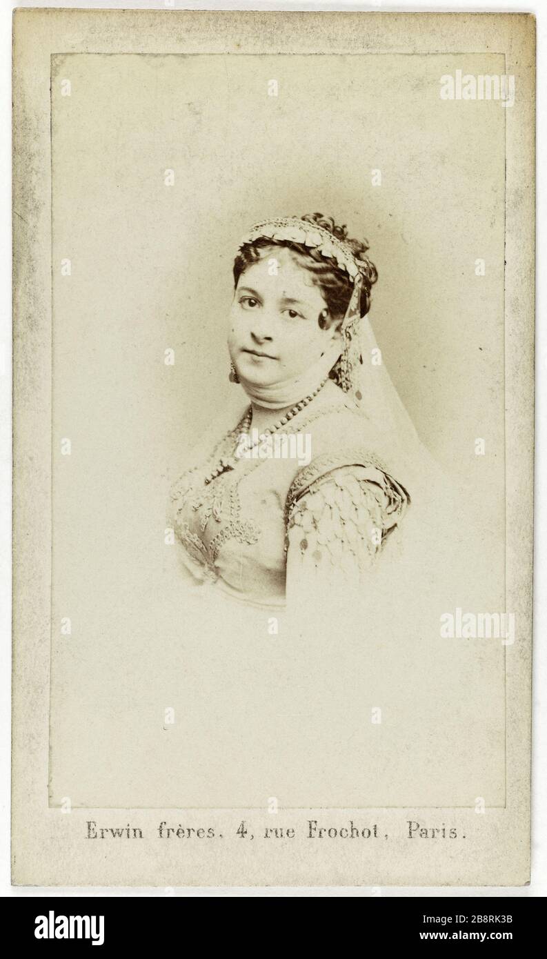 Ritratto di Céline Montaland (1843-1891), attrice teatrale. Ritratto di Céline Montaland (1843-1891), attrice de théâtre. Carte de visite (recto). Tirage sur papier albuminé. 1860-1890. Photographie des frères Erwin. Parigi, musée Carnavalet. Foto Stock