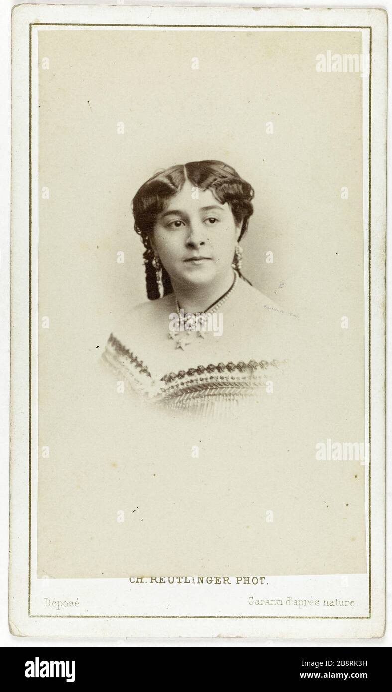 Portrait busto Celine Montaland (1843-1891), attrice teatrale. Portrait en buste de Céline Montaland (1843-1891), attrice de théâtre. Carte de visite (recto). Tirage sur papier albuminé. 1860-1890. Photographie de Charles Reutlinger (1816-1880). Parigi, musée Carnavalet. Foto Stock