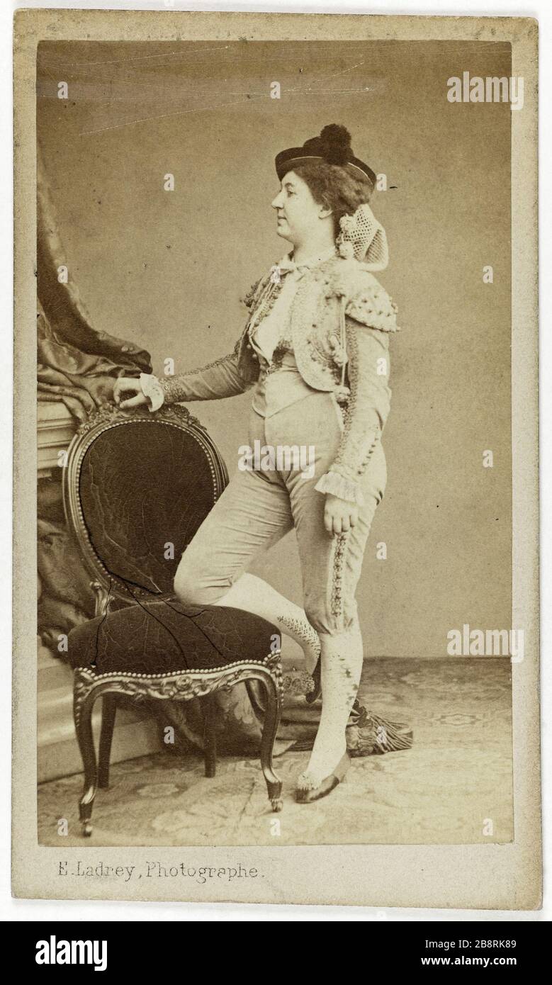 Ritratto di Céline Montaland (1843-1891), attrice teatrale. Ritratto di Céline Montaland (1843-1891), attrice de théâtre. Carte de visite (recto). Tirage sur papier albuminé. 1860-1890. Photographie d'Ernest Ladrey. Parigi, musée Carnavalet. Foto Stock