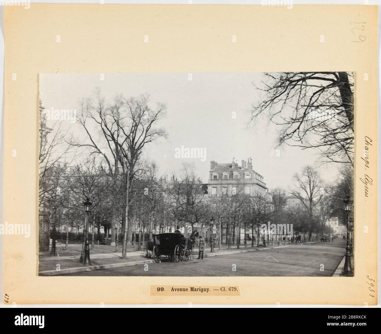 Champs-Elysées / 99 Avenue Marigny. - cl. 679. Carrozza parcheggiata sul marciapiede sinistro di Avenue Marigny, 8 ° arrondissement, Parigi 'Calèche stationnée sur le trottoir de gauche, avenue de Marigny, Parigi (VIIIème arr.)'. Photographie d'Hippolyte Blancard (1843-1924), vers 1890. Parigi, musée Carnavalet. Foto Stock