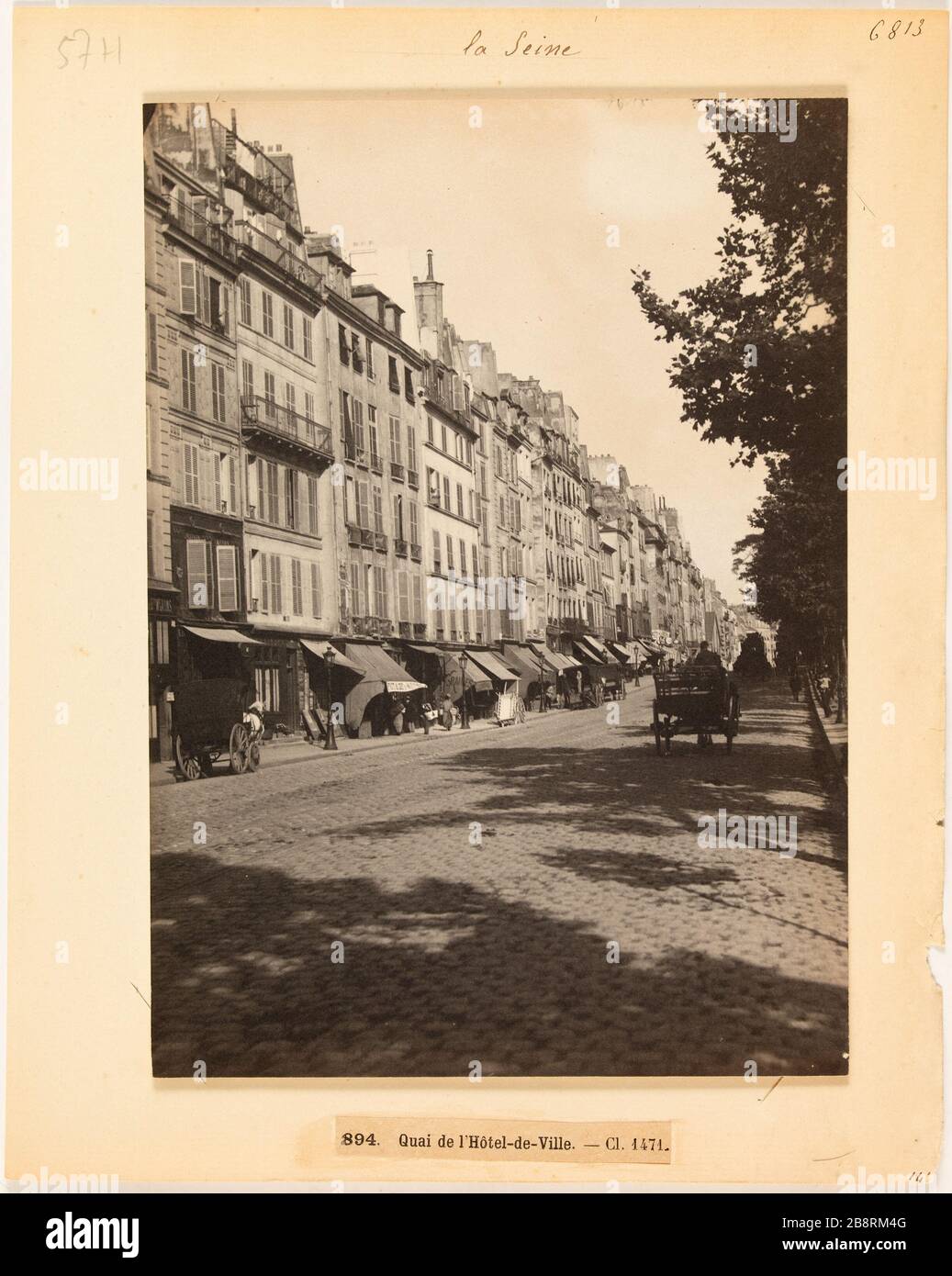 La Senna / 894 Quai de l'Hotel de Ville. - cl. 1471 carrozza sulla banchina dell'Hotel de Ville, 4 ° arrondissement, Parigi 'Voiture à cheval sur le quai de l'Hôtel-de-Ville, Parigi (IVème arr.)'. Photographie d'Hippolyte Blancard (1843-1924), vers 1890. Parigi, musée Carnavalet. Foto Stock