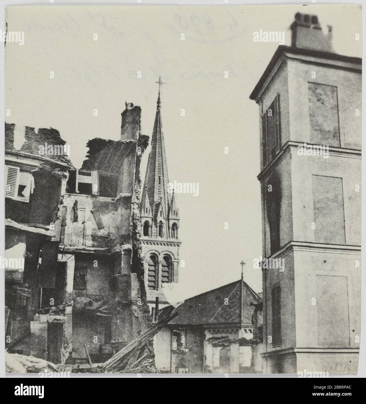 Nuvola / luogo dell'ospizio e della chiesa. Luogo l'ospizio e la chiesa, San Cloud. La Commune de Paris. Place de l'hospice et de l'église. Saint-Cloud (Hauts-de-Seine). Photographie d'Hippolyte Blancard (1843-1924). Tirage au platine (recto). 1870-1871. Parigi, musée Carnavalet. Foto Stock