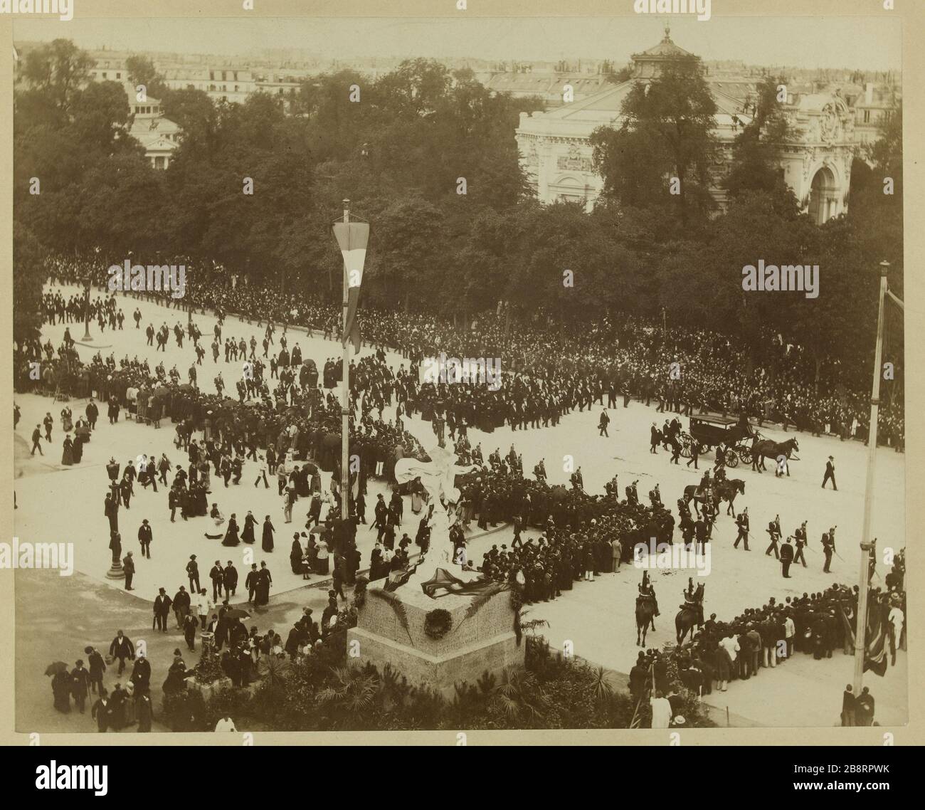 FUNERALE DI VICTOR HUGO, LA PROCESSIONE IN FONDO AGLI CHAMPSELYSEES