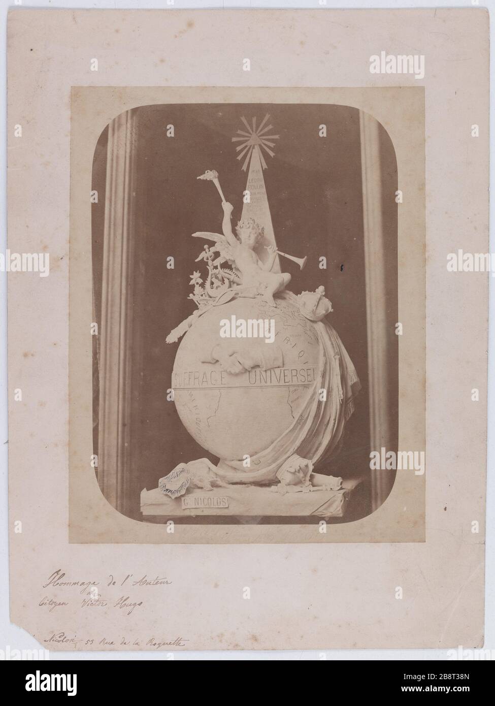 Scultura allegorica per suffragio universale Nicolosi. "Sculpture allégorique pour le suffrage Univerel". Tirage sur papier albuminé. 1870-1880. Parigi, Maison de Victor Hugo. Foto Stock