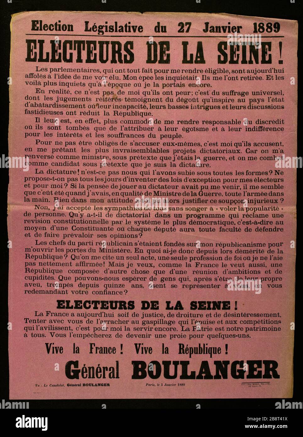 Elezione legislativa del 27 gennaio 1889, ELETTORI DELLA SENNA! I parlamentari, che hanno fatto tutto il possibile per farmi eleggibile, sono ora terrorizzati dal pensiero di vedermi eletto. Imprimerie Morris père et fils. Election Législative du 27 Janvier 1889, ELECTEURS DE LA SEINE ! Les parlementaires, qui ont tout fait pour me rendre éligible, sont aujourd'hui affolés à l'idée de me voir élu. Typographie sur papier violetto. 1889. Parigi, musée Carnavalet. Foto Stock