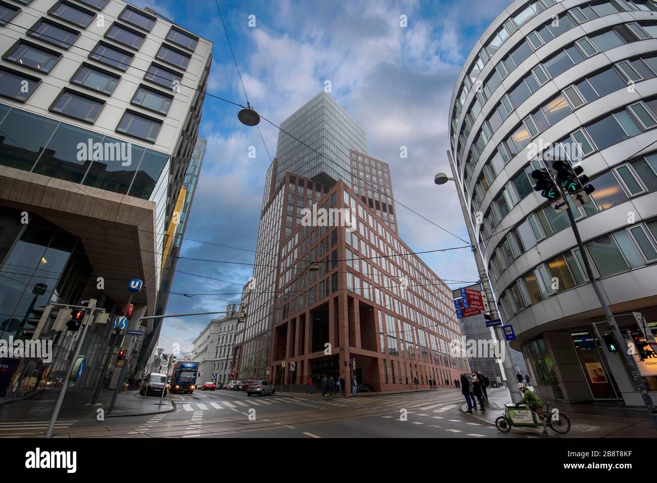 Vienna, Austria. Splendido paesaggio urbano con moderni edifici di uffici della capitale austriaca di Vienna Foto Stock