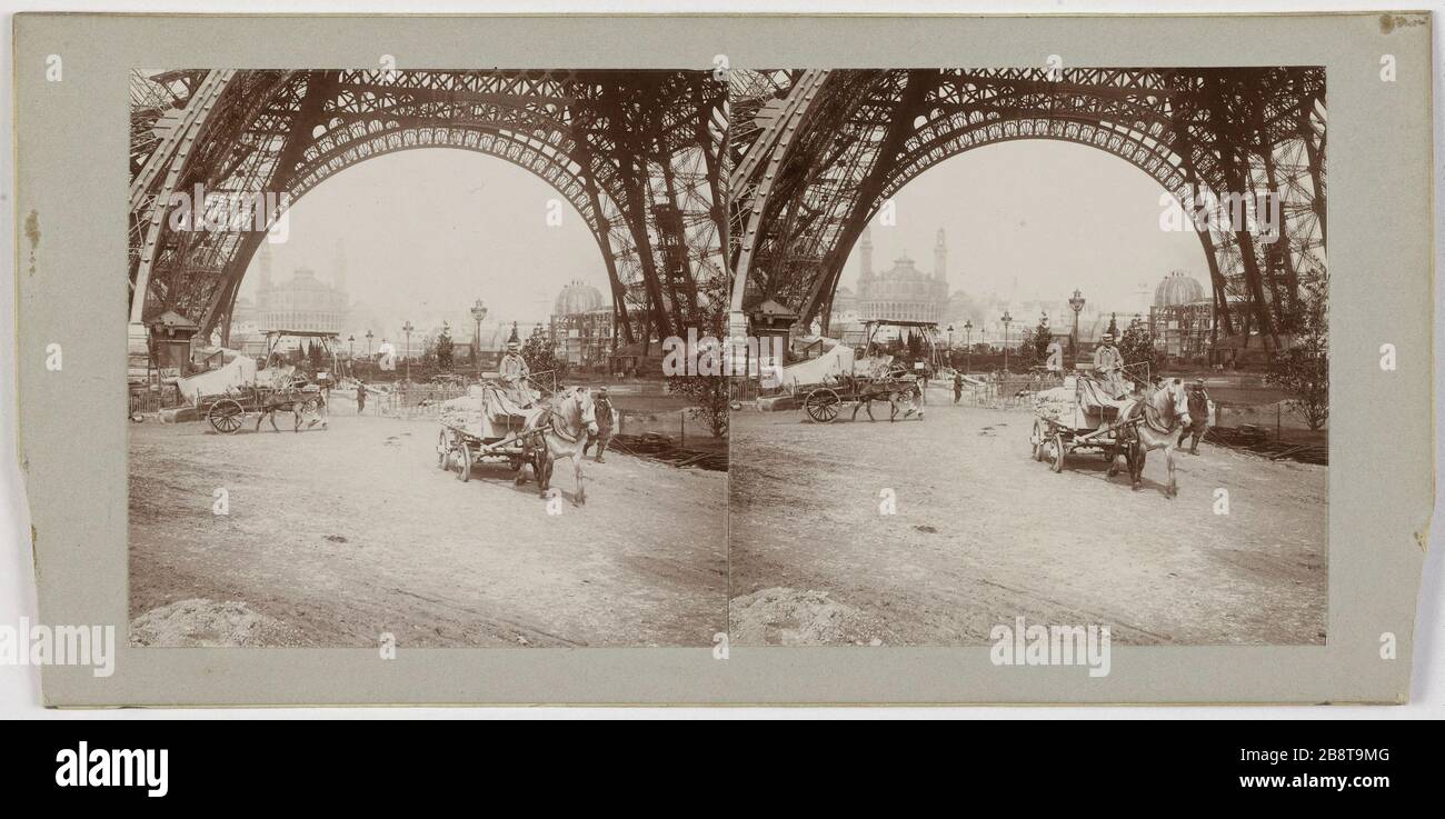 Esposizione universale del 1900: Ai piedi della Torre Eiffel, 7 ° distretto, durante la costruzione della mostra, Parigi. Esposizione Universelle de 1900. Au pied de la Tour Eiffel, pendant la construction de l'exposition, Parigi (VIIème arr.). Anonima fotographie. Vue stéréoscopique, gélatino-clorure d'argent (aristotipo). Entre 1895 e 1905. Parigi, musée Carnavalet. Foto Stock