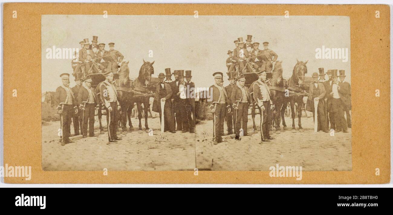 Gruppo uomo in uniforme 'Groupe d'homme en uniforme'. Anonima fotographie. Vue stéréoscopique sur papier albuminé. Vers 1860-1870. Parigi, musée Carnavalet. Foto Stock