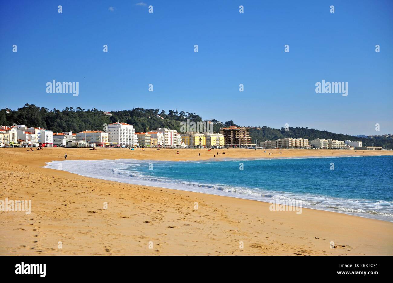Spiaggia di Nazare resort in inverno, bassa stagione, Portogallo Foto Stock