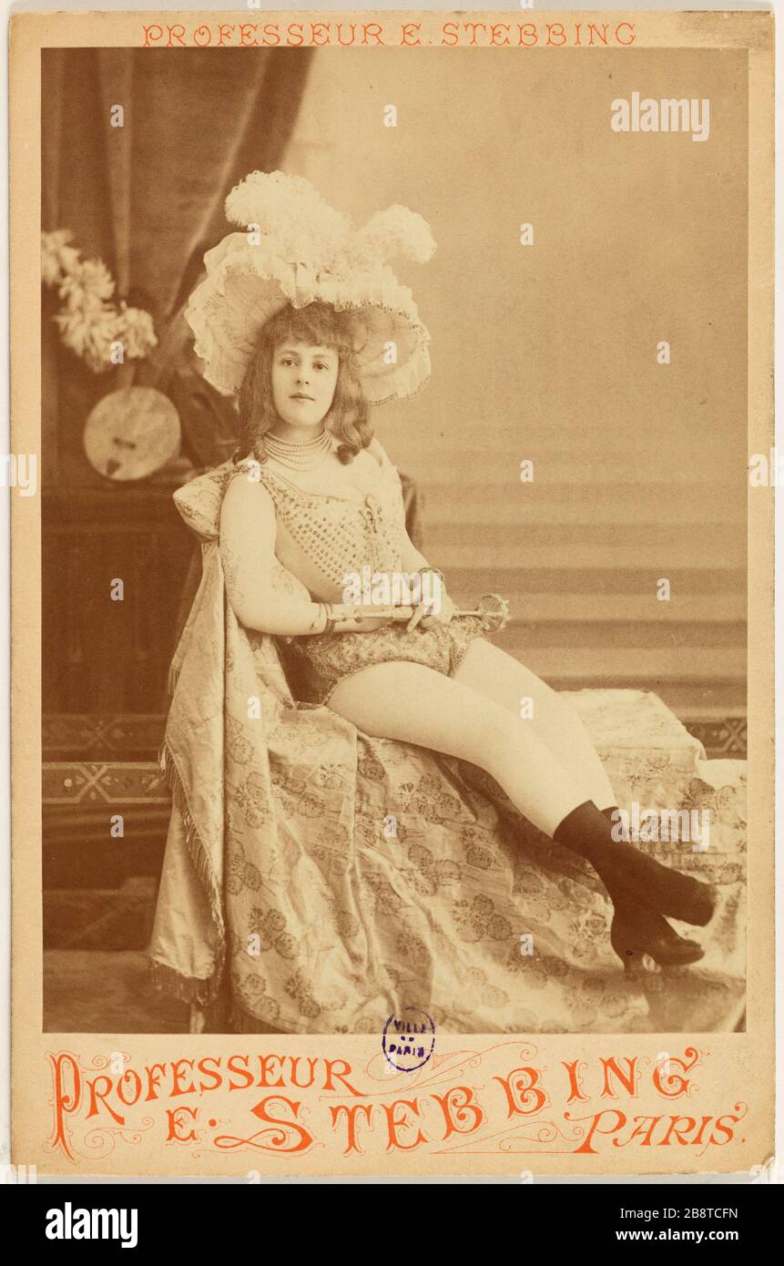 Ritratto di Emilienne d'Alençon (1869-1946), attrice Stebbing, Edouard, Professeur. 'Portrait d'Emilienne d'Alençon (1869-1946), attrice'. Tirage sur papier albuminé. vers 1890-1890. Parigi, musée Carnavalet. Foto Stock
