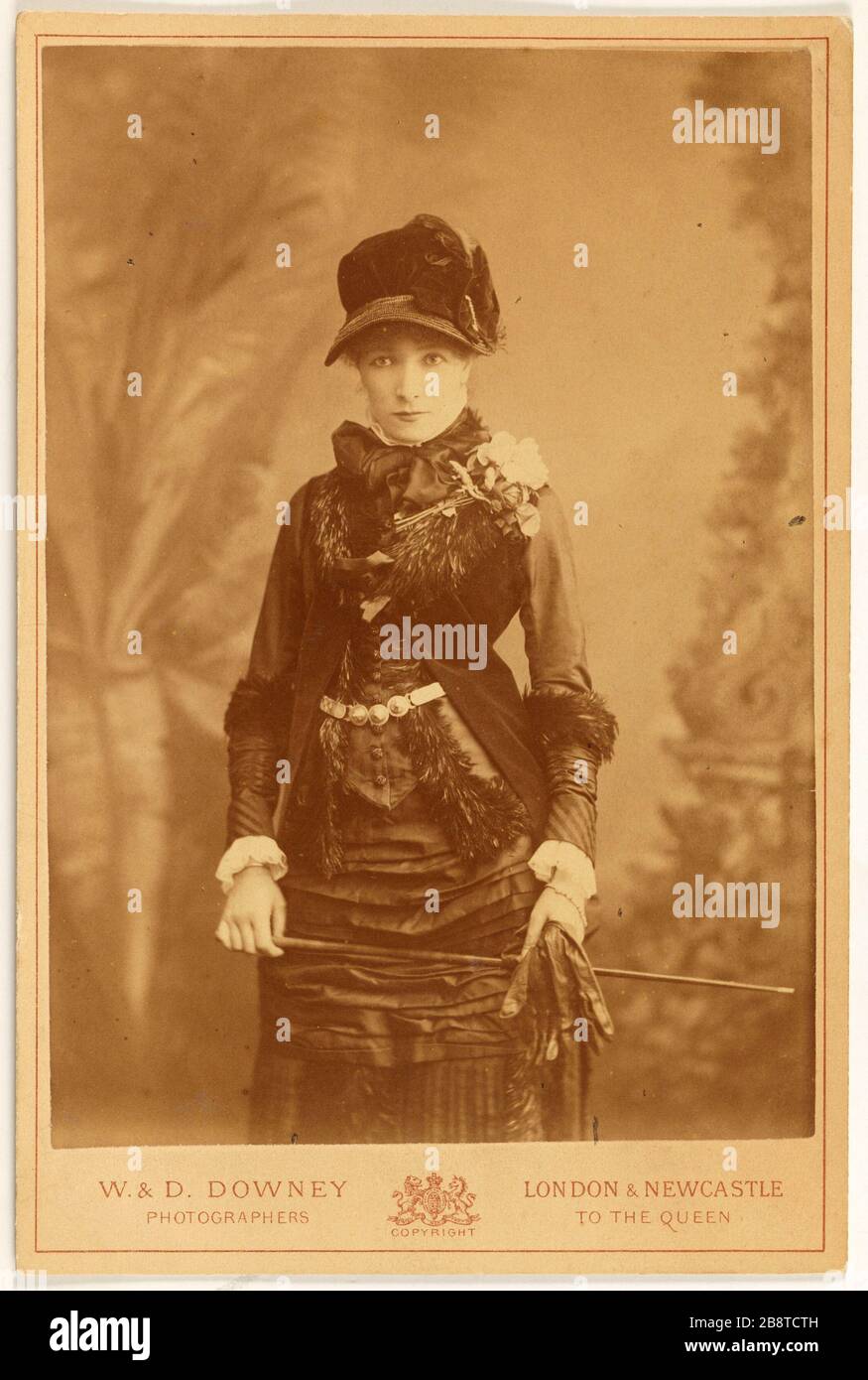 Ritratto di Rosine Bernard, chiamato Sarah Bernhardt (1844-1923), attrice Downey, William. "Ritratto di Rosine Bernard, dite Sarah Bernhardt (1844-1923), attrice". Tirage sur papier albuminé. Parigi, musée Carnavalet. Foto Stock