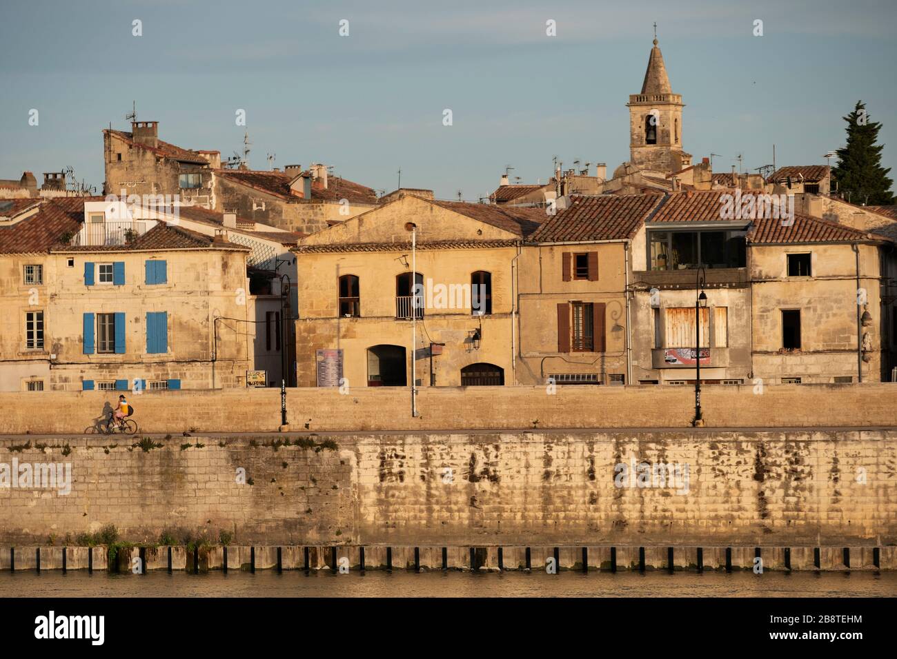 Fiume Rodano ad Arles (Provenza, Occitània, Francia) Foto Stock