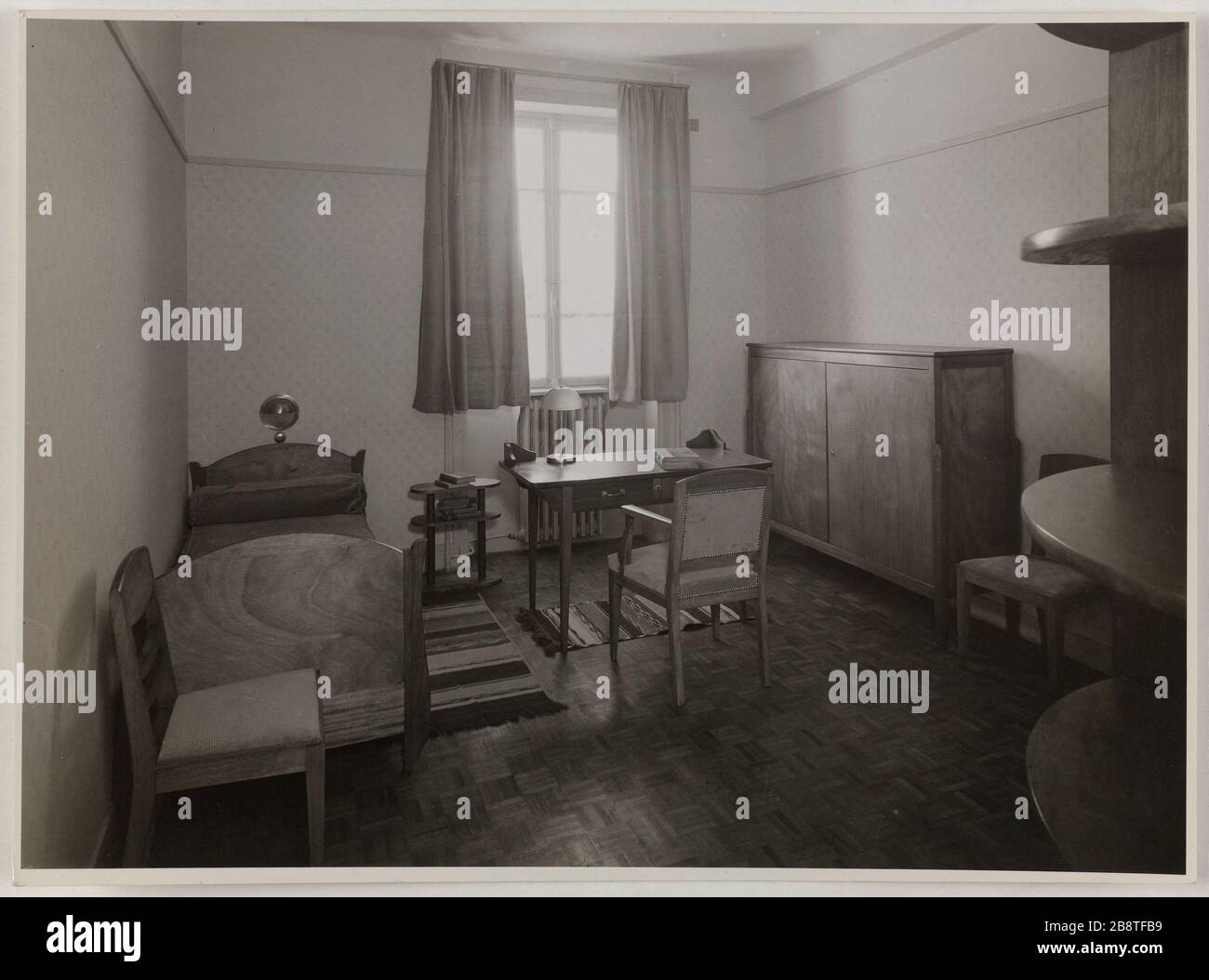 Città universitaria di Parigi / Fondazione Monaco / una stanza. Camera della Fondazione Monaco, Cité Internationale Universitaire de Paris, 14 ° distretto Maison internationale dédiée aux résidents de la Cité internationale universitaire de Paris (XIVème arr.). Chambre de la Fondation de Monaco. Photographie d'Edouard ou Eugène Fiorillo. Tigre au gélatino-bromure d'argent. Parigi, musée Carnavalet. Foto Stock