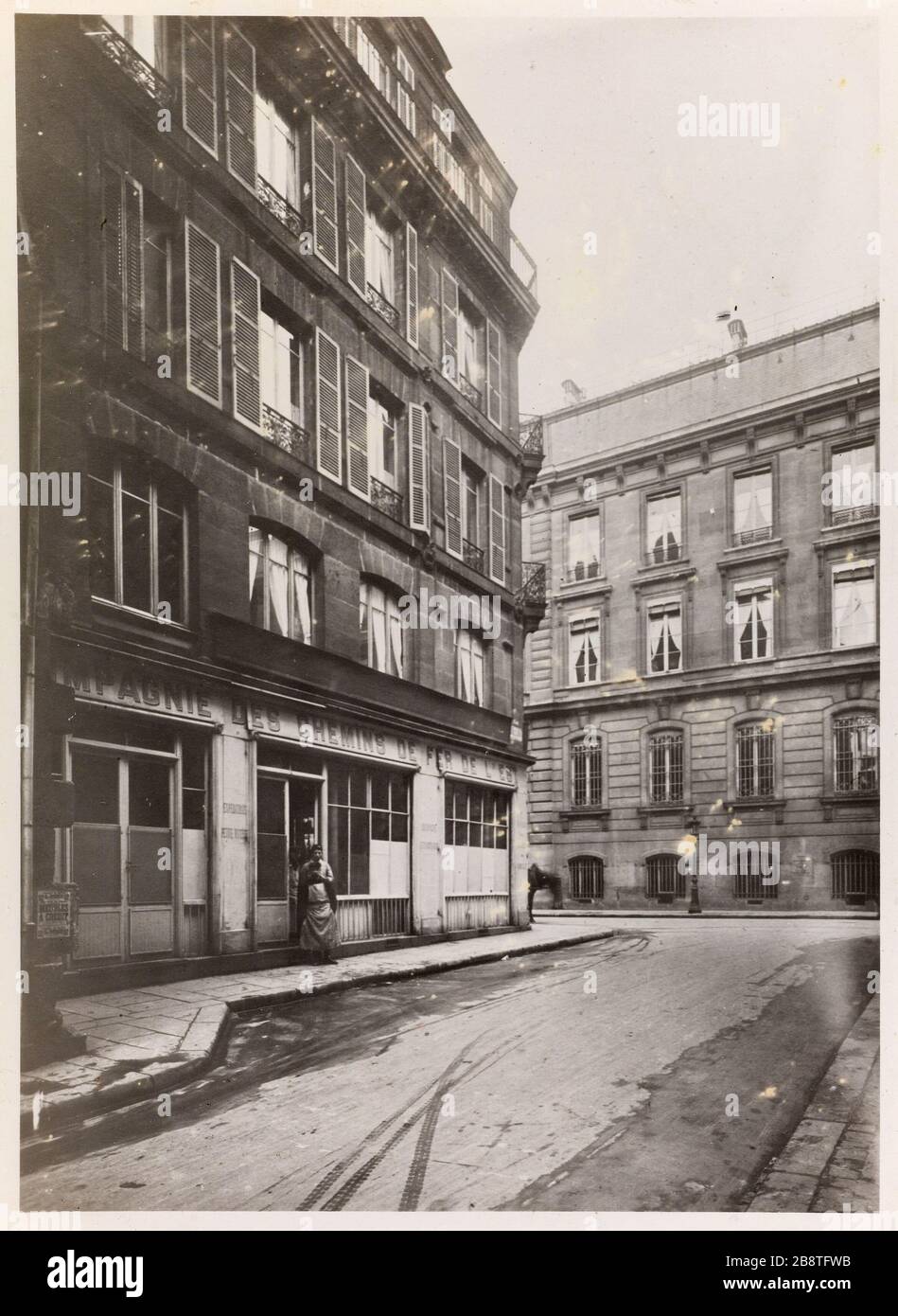 33 rue des Bons Enfants / Torn / nel 1920-1925 / di fronte Baliff Street. Percorsi aziendali è il ferro, edificio 33 rue des Bons Enfants, 1 ° arrondissement, Parigi compagnie des chemins de fer de l'est, immeuble 33 rue des Bons-Enfants (démoli entre 1920-1925). Parigi (Ier arr.). Anonima fotographie. Tigre au gélatino-bromure d'argent. Parigi, musée Carnavalet. Foto Stock