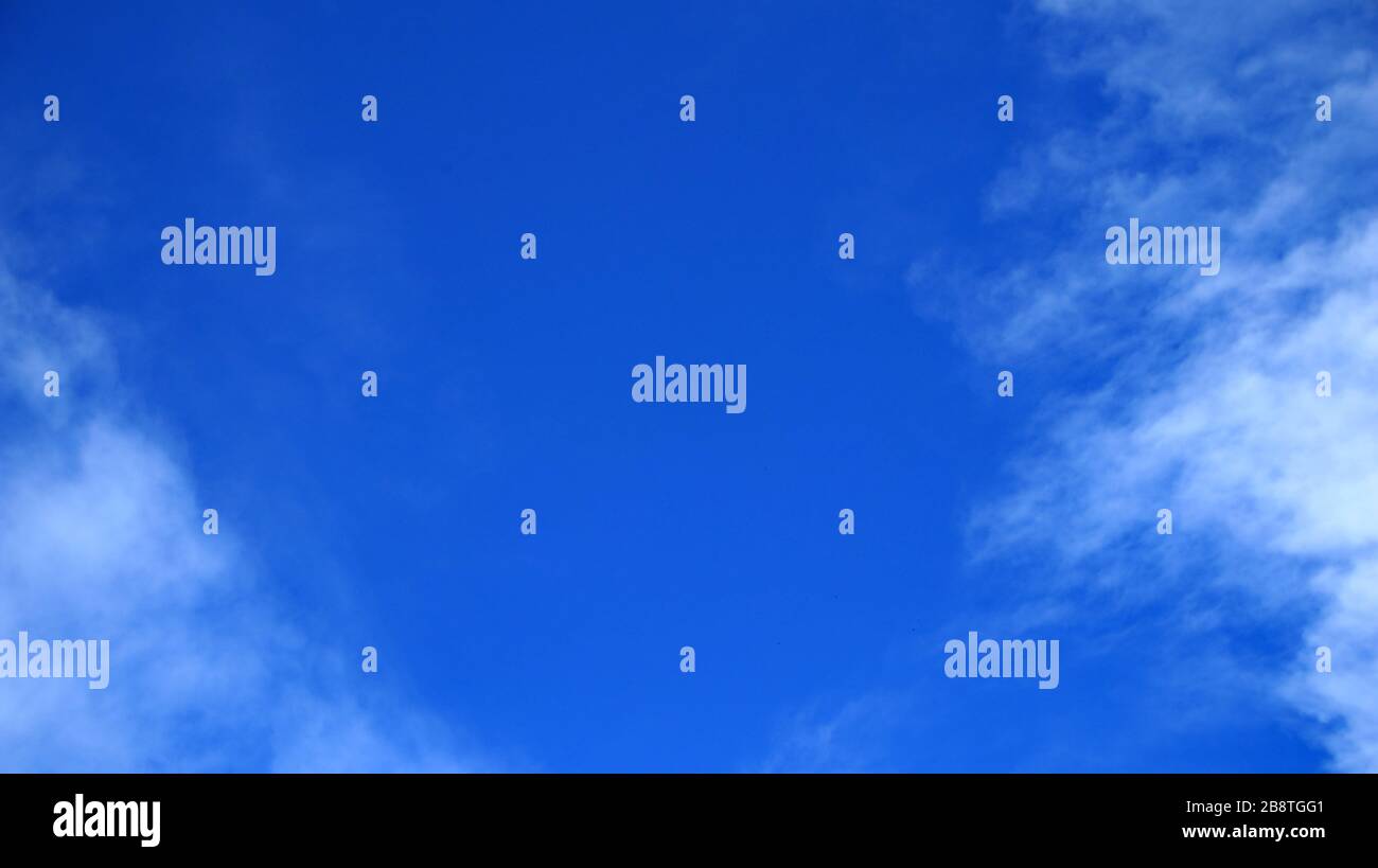 blue sky con nuvola può essere per sfondi, disegni e grafica Foto Stock