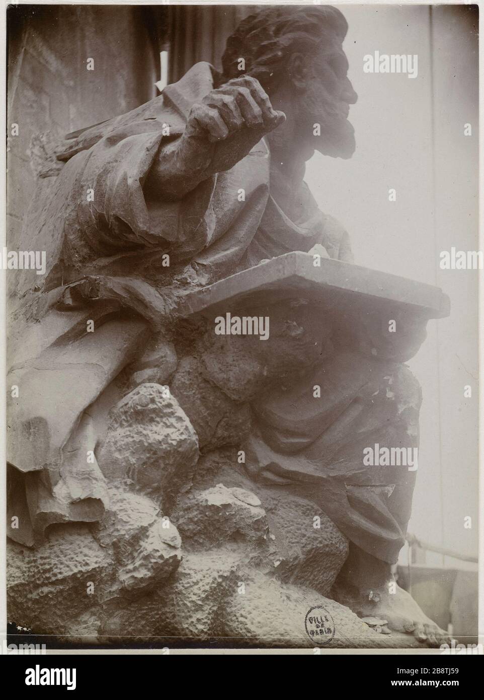 Eglise Saint-Sulpice, torre nord, particolare della statua di San Matteo, 6 ° arrondissement, Parigi Eglise Saint-Sulpice, tour nord, détail de la statua di Saint Matthieu. Parigi (VIème arr.), 1910-1913. Photographie de Jean Barry. Tigre au gélatino-bromure d'argent. Parigi, musée Carnavalet. Foto Stock