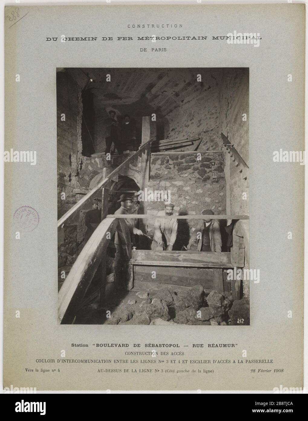Costruzione della stazione ferroviaria metropolitana di Parigi "Boulevard de Sebastopol - via Réaumur", costruzione di linee intercom del corridoio di accesso tra i numeri 3 e 4 e accesso scala al ponte, sulla linea numero 3 (lato sinistro della linea), alla linea 4, 2° o 3° arrondissement, Parigi, 28 febbraio 1908. Costruzione della città metropolitana ferroviaria di Parigi 'boulevard de Sebastopol - via Réaumur', costruzione di accesso, passaggio intercomunicazione tra le linee 3 e 4 e scale di accesso al ponte, sopra la linea numero 3 (lato sinistro della linea), a. Foto Stock