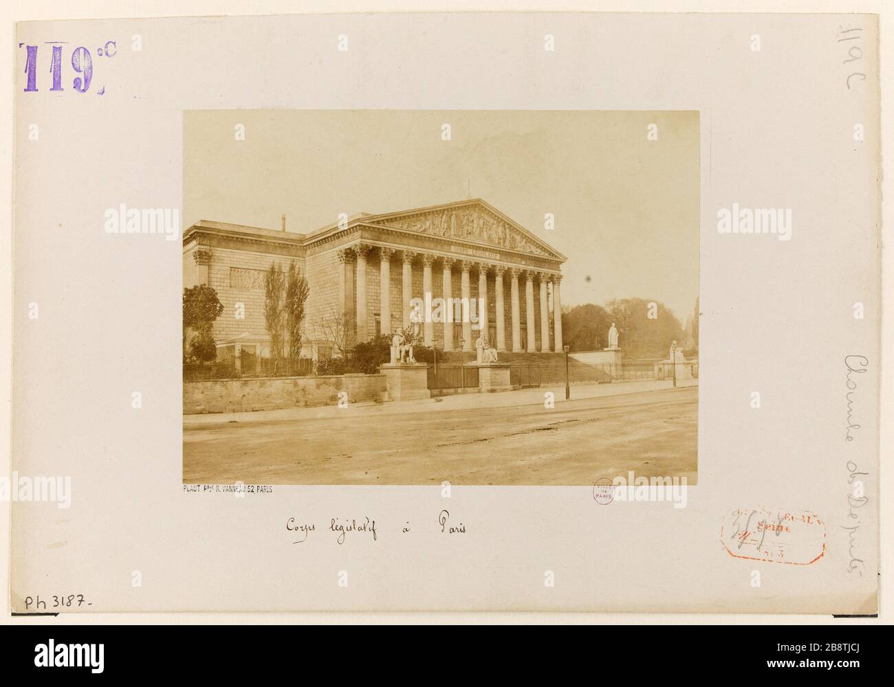 La Legislatura dice Palais Bourbon, 7 ° arrondissement, Parigi. Le Corps législatif, dit Palais Bourbon, Parigi (VIIème arr.). Photographie de Charles Henri Plaut. Albuminé di papier. 1863. Parigi, musée Carnavalet. Foto Stock