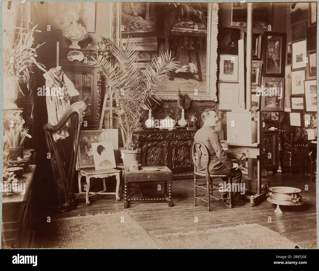ALBUM DELLA FAMIGLIA CAIN, PAGINA 25: GEORGE CAIN NEL SUO STUDIO Album de la famille Cain, pagina 25 : Georges Cain dans son atelier. 1880-1900. Parigi, musée Carnavalet. Foto Stock
