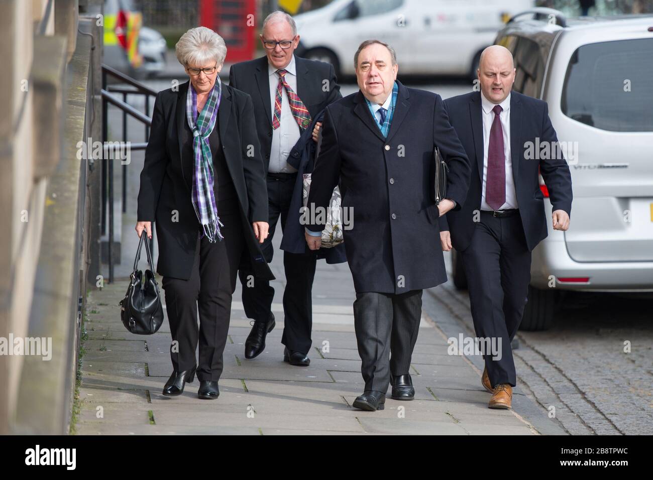Edimburgo, Regno Unito. 23 marzo 2020. Nella foto: Alex Salmond - ex primo Ministro della Scozia ed ex leader del Partito Nazionale Scozzese (SNP). Alex Salmond è visto arrivare alla High Court il giorno undici del suo processo, dove la Giuria si aspetta di restituire un verdetto più tardi oggi. Credit: Colin Fisher/Alamy Live News Foto Stock
