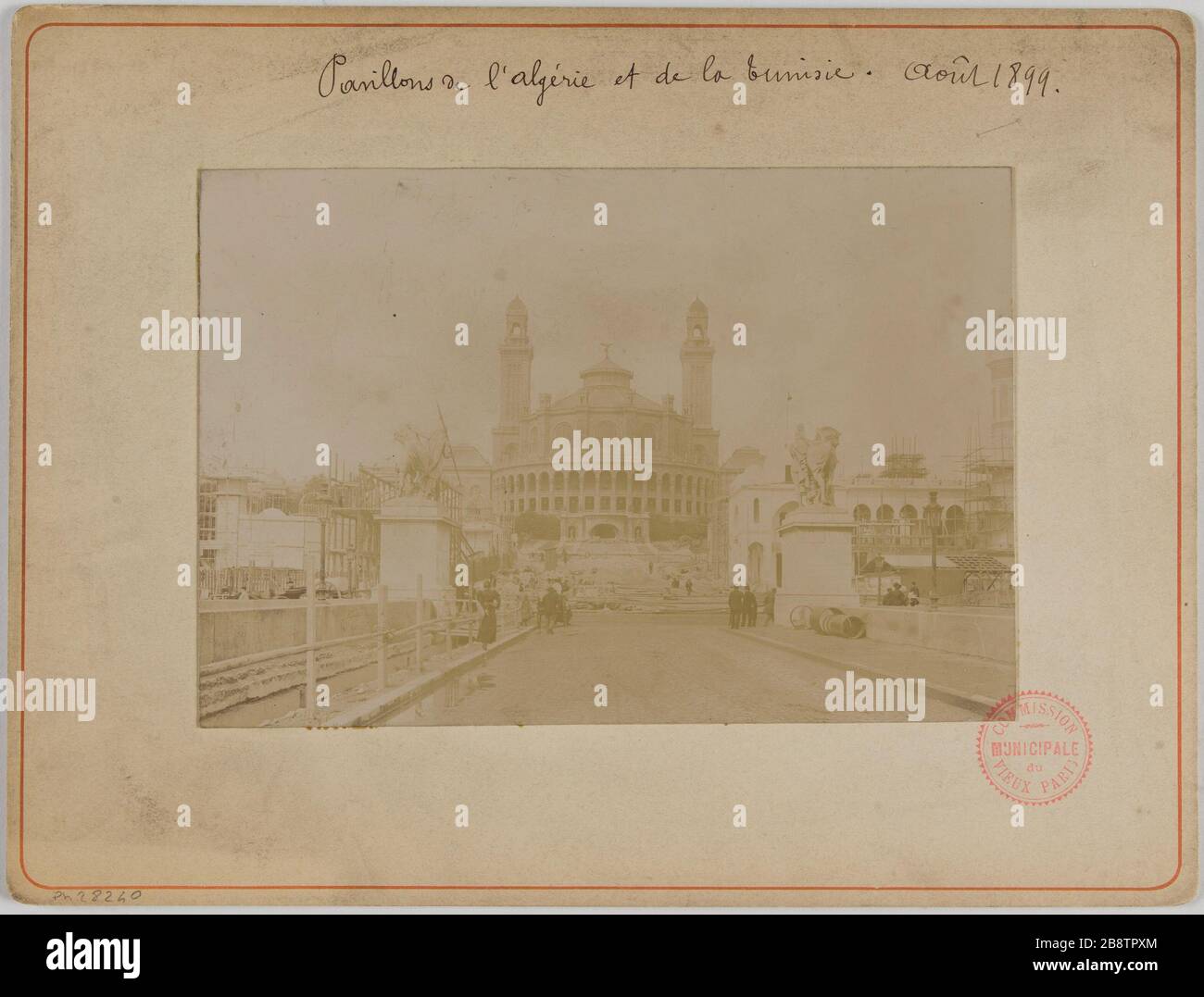 Bandiera dell'Algeria e della Tunisia - 1899 agosto bandiere dell'Algeria e della Tunisia, 1900 Fiera del mondo, collina di Chaillot, 16 ° arrondissement, Parigi. Esposizione Universelle de 1900. Pavillons de l'Algérie et de la Tunisie, colline de Chaillot. Parigi (VIème arr.). Photographie d'Albert Brichaut. Tigre au gélatino-chlorure d'argent, 1899. Parigi, musée Carnavalet. Foto Stock