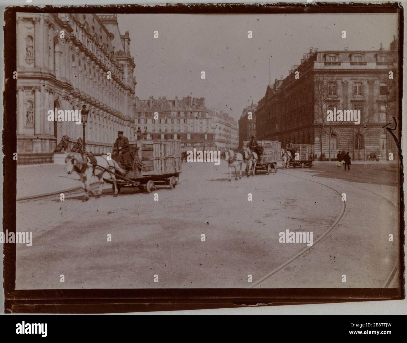 In auto, vicino al Louvre, 1 ° arrondissement, Parigi. "Attelage, près du palais du Louvre, 1° arrondissement, Parigi". Anonima fotographie. Aristotipo. Parigi, musée Carnavalet. Foto Stock