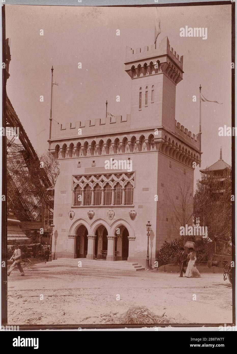 World Expo 1900 Padiglione della Repubblica di San Marino. Padiglione della Repubblica di San Marino ai piedi della Torre Eiffel, 7 ° arrondissement, Parigi. Esposizione universelle de 1900. "Pavillon de la République de Saint-Marin au pied de la tour Eiffel, Parigi (VIIème arr.)". Anonima fotographie. Aristotipo. Parigi, musée Carnavalet. Foto Stock