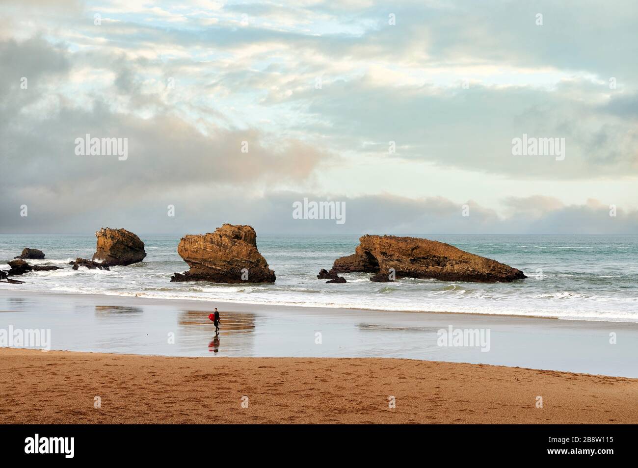 La spiaggia Grande Plage di Biarritz, Aquitania, pirenei atlantici, Paesi Baschi, Francia meridionale, Francia, Europa Foto Stock