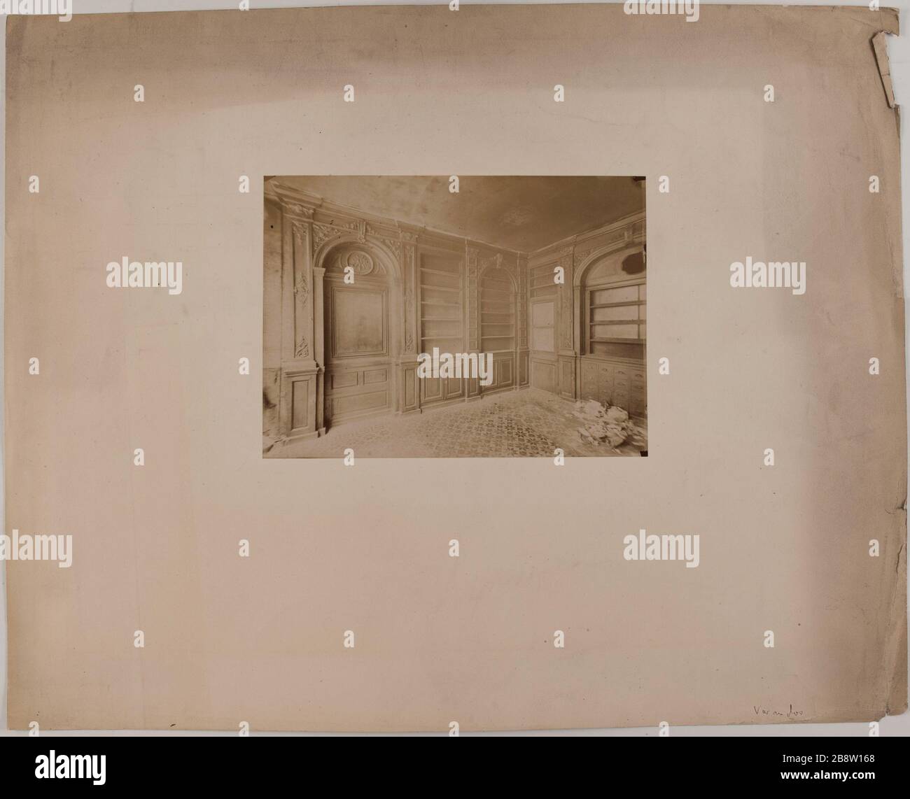 Interno in farmacia, rue Saint-Paul No. 34 / (strada presa nel mese di ottobre 1913). Interno di una farmacia, 34 St. Paul Street, 4 ° distretto, Parigi Catala frères (imprimerie). Intérieur dans pharmacie, rue Saint-Paul n°34 / (rue pry en octobre 1913). "Intérieur d'une pharmacie, 34 rue Saint-Paul, 4ème circondario, Parigi". Tirage sur la Chapelle. En 1913-10-1913-10. Parigi, musée Carnavalet. Foto Stock