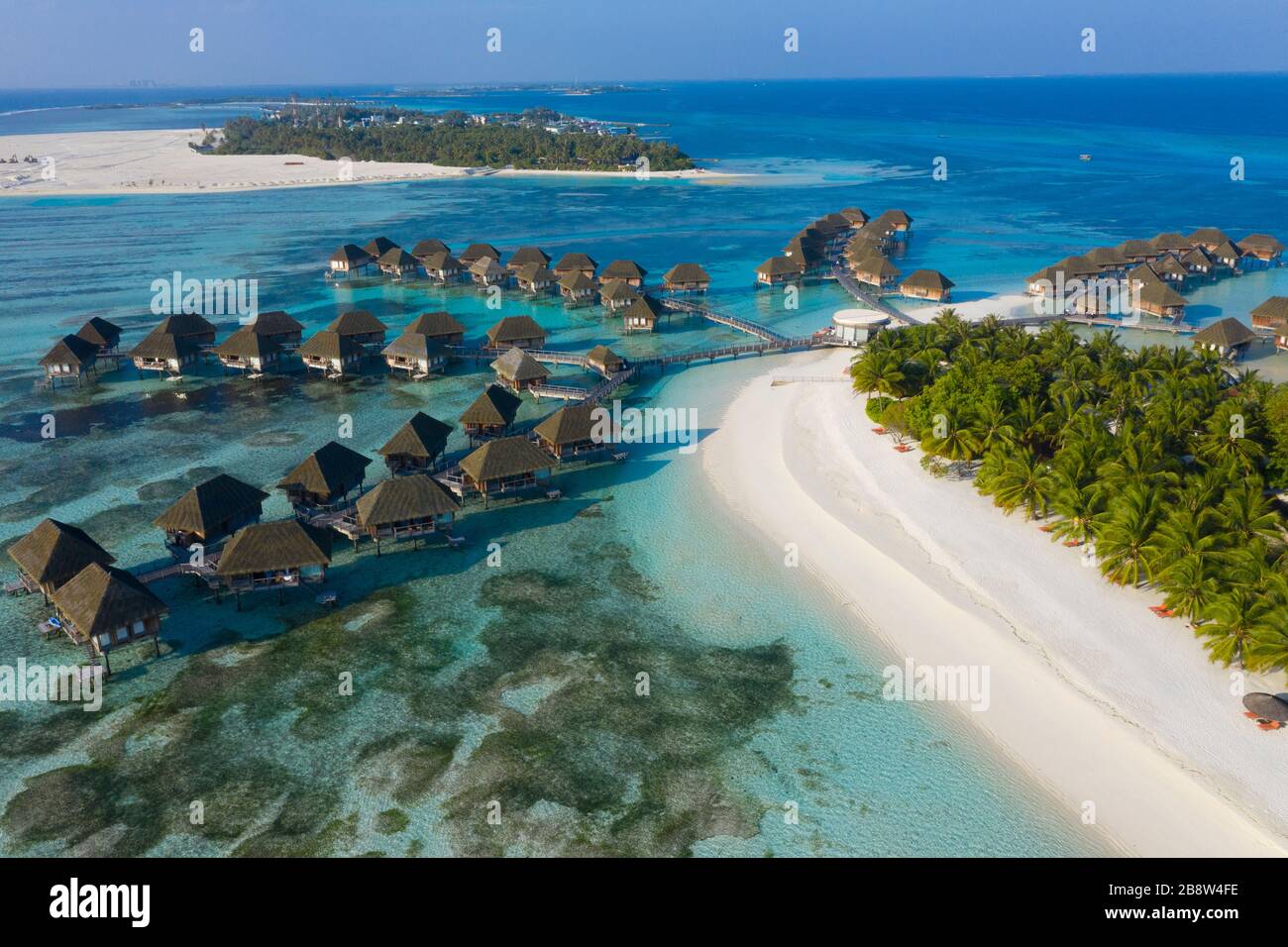 Spiaggia di sabbia di isola tropicale nelle Maldive Foto Stock
