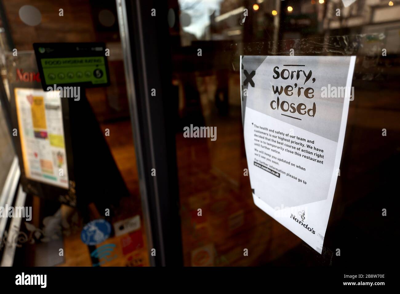 Un ristorante di Nando a Nottingham come la società ha annunciato ieri che tutti i loro ristoranti nel Regno Unito e in Irlanda hanno chiuso per contribuire a limitare la diffusione del coronavirus. Foto Stock