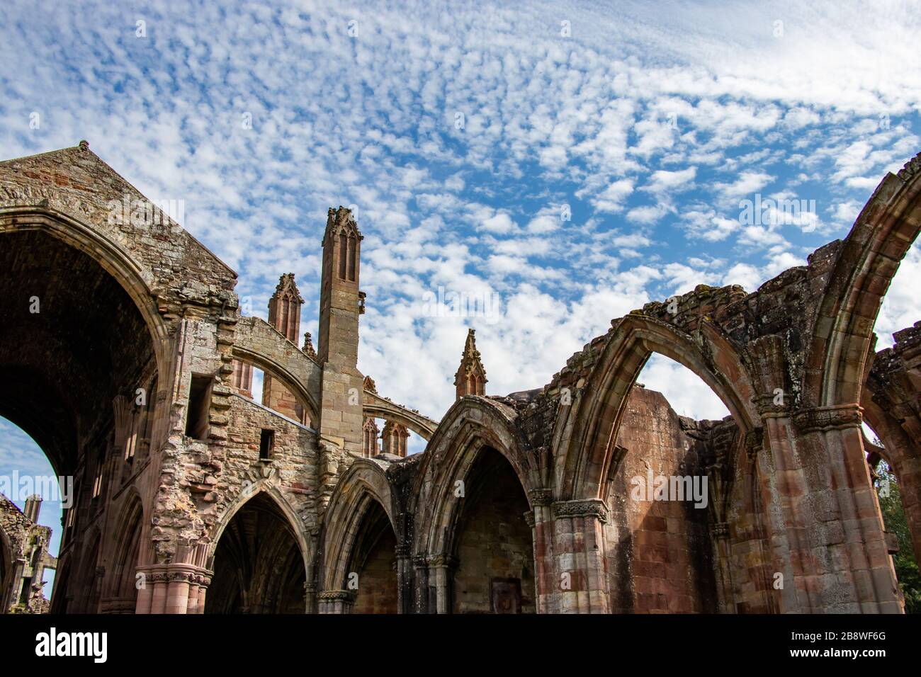 Passeggia per la storica abbazia di Melrose in Gran Bretagna nel Regno Unito Foto Stock