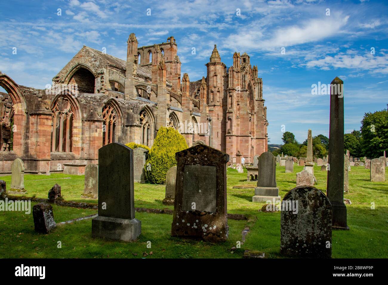 Passeggia per la storica abbazia di Melrose in Gran Bretagna nel Regno Unito Foto Stock