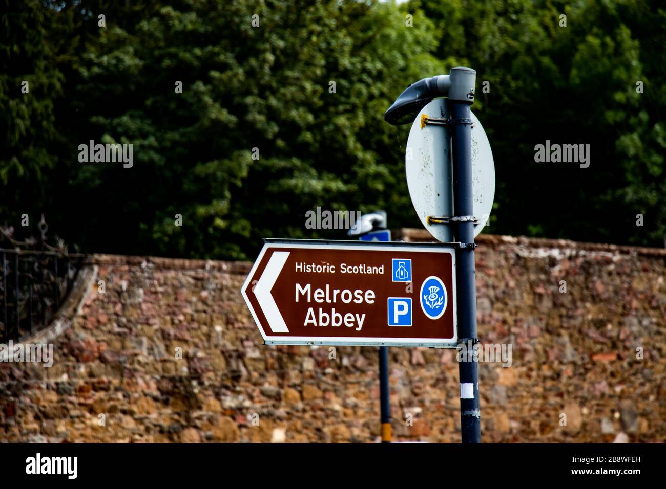 Passeggia per la storica abbazia di Melrose in Gran Bretagna nel Regno Unito Foto Stock