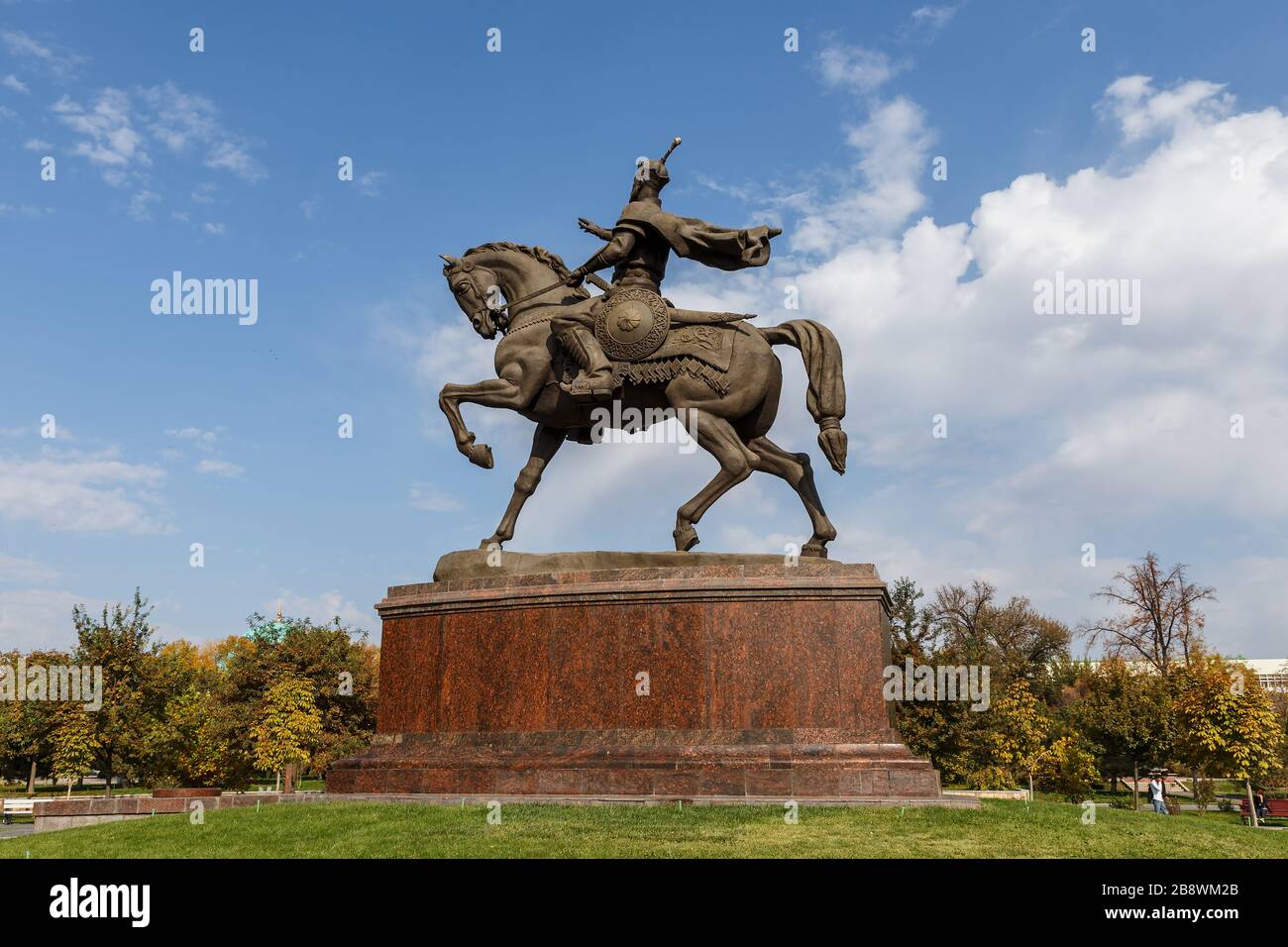 Tashkent, Uzbekistan - 3 novembre 2019: Monumento di Amir Timur. Monumento ad Amir Timur a Tashkent. Monumento equestre in bronzo di Tamerlane. Foto Stock