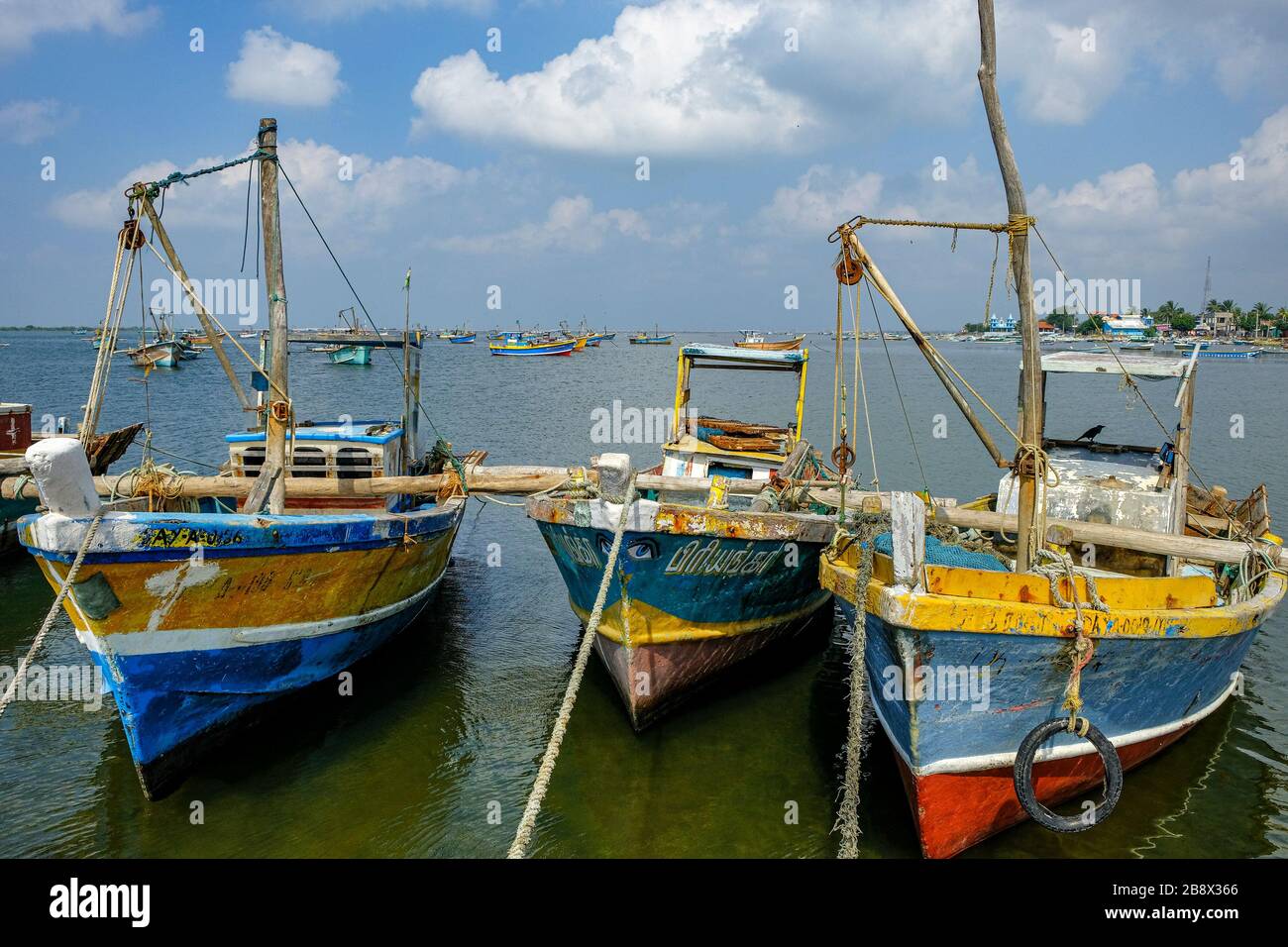 Jaffna, Sri Lanka - 2020 febbraio: Barche da pesca nel distretto di pesca di Jaffna il 23 febbraio 2020 a Jaffna, Sri Lanka. Foto Stock