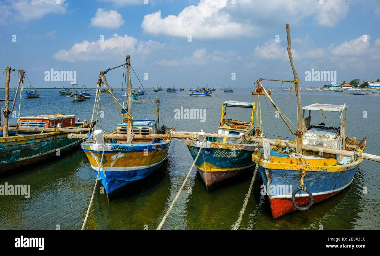 Jaffna, Sri Lanka - 2020 febbraio: Barche da pesca nel distretto di pesca di Jaffna il 23 febbraio 2020 a Jaffna, Sri Lanka. Foto Stock