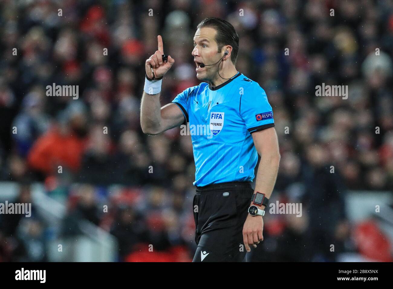 11 marzo 2020, Anfield, Liverpool, Inghilterra; UEFA Champions League, Round of 16, seconda tappa di 2, Liverpool contro Atletico Madrid : arbitro Danny Makkelie durante il gioco Foto Stock