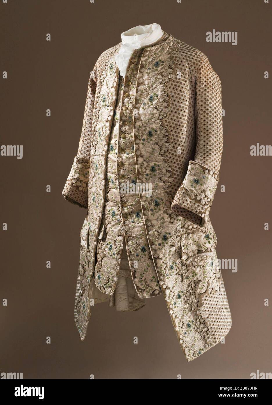Il cappotto e il panciotto (immagine 1 di 3); inglese: Francia, circa 1750  costumi; abbigliamento principali (corpo superiore) seta tagliati, intonso,  e annullato il velluto (ciselé) metallico con del filo di