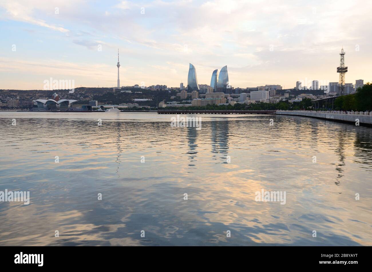 La capitale della moderna Azerbaigian, situato sulle rive del Mar Caspio, la città di Baku Foto Stock