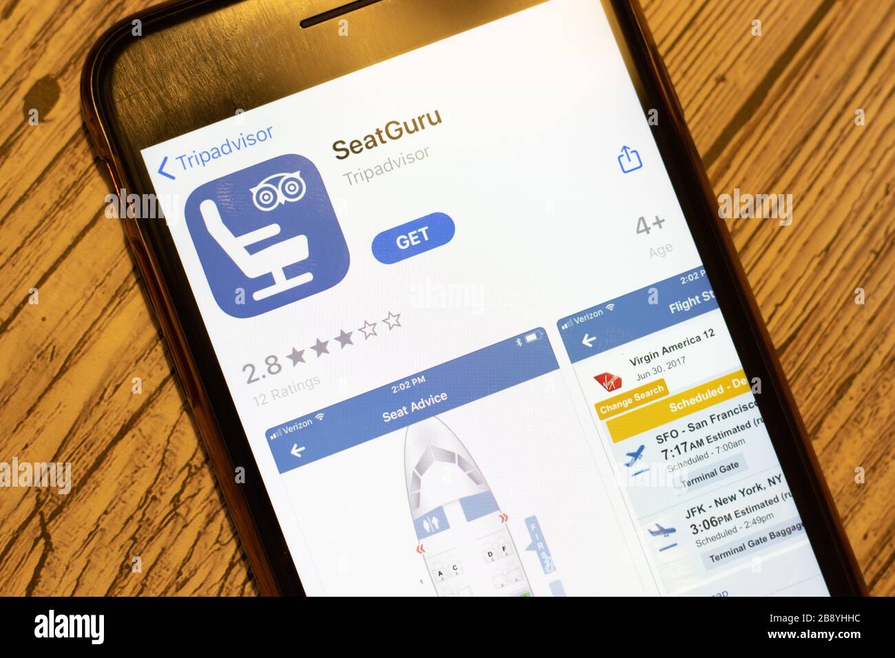 Los Angeles, California, USA - 24 Marzo 2020: Vista dall'alto dello schermo del telefono con l'icona del logo SeatGuru sull'app store, editoriale illustrativo Foto Stock