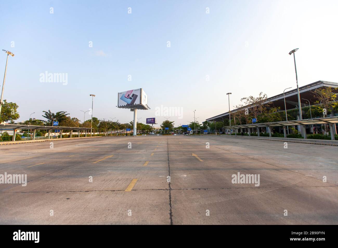 Da Nang, Vietnam. 22 marzo 2020. L'aeroporto internazionale di da Nang è abbandonato dopo che il primo ministro del Vietnam ha ordinato la sospensione di tutti i voli internazionali. Il Vietnam ha anche sospeso l'ingresso di tutti gli stranieri dal 22 marzo 2020, per limitare la diffusione del COVID-19. (Photo Credit: Gonzales Photo/Alamy Live News Foto Stock