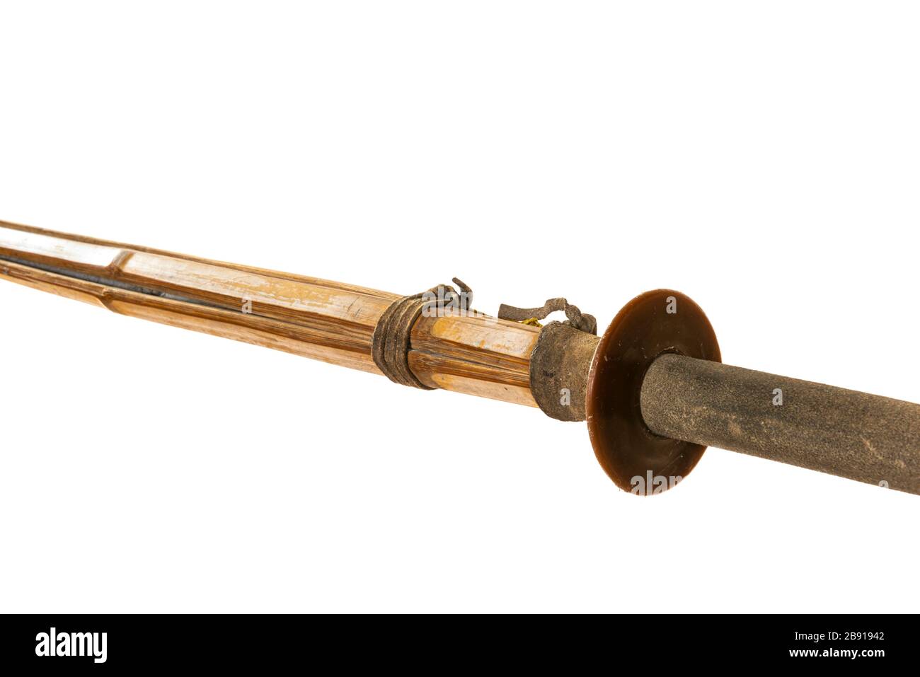 Un Shinai vintage, o bambù pratica spada, utilizzato in Kendo. Scherma giapponese di arte marziale. Foto Stock