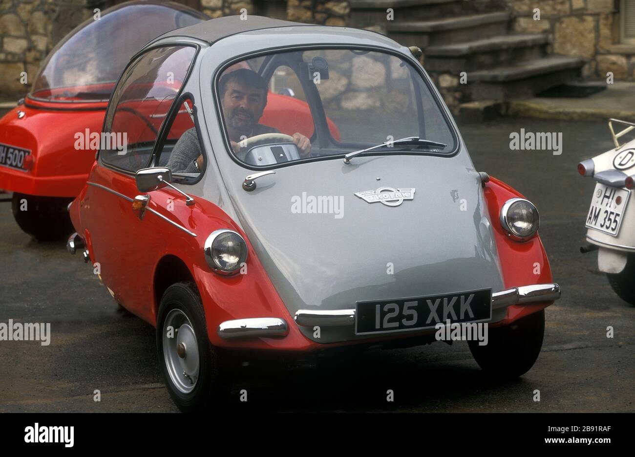 Guida di un'auto Trojan Bubble 1960 Foto Stock