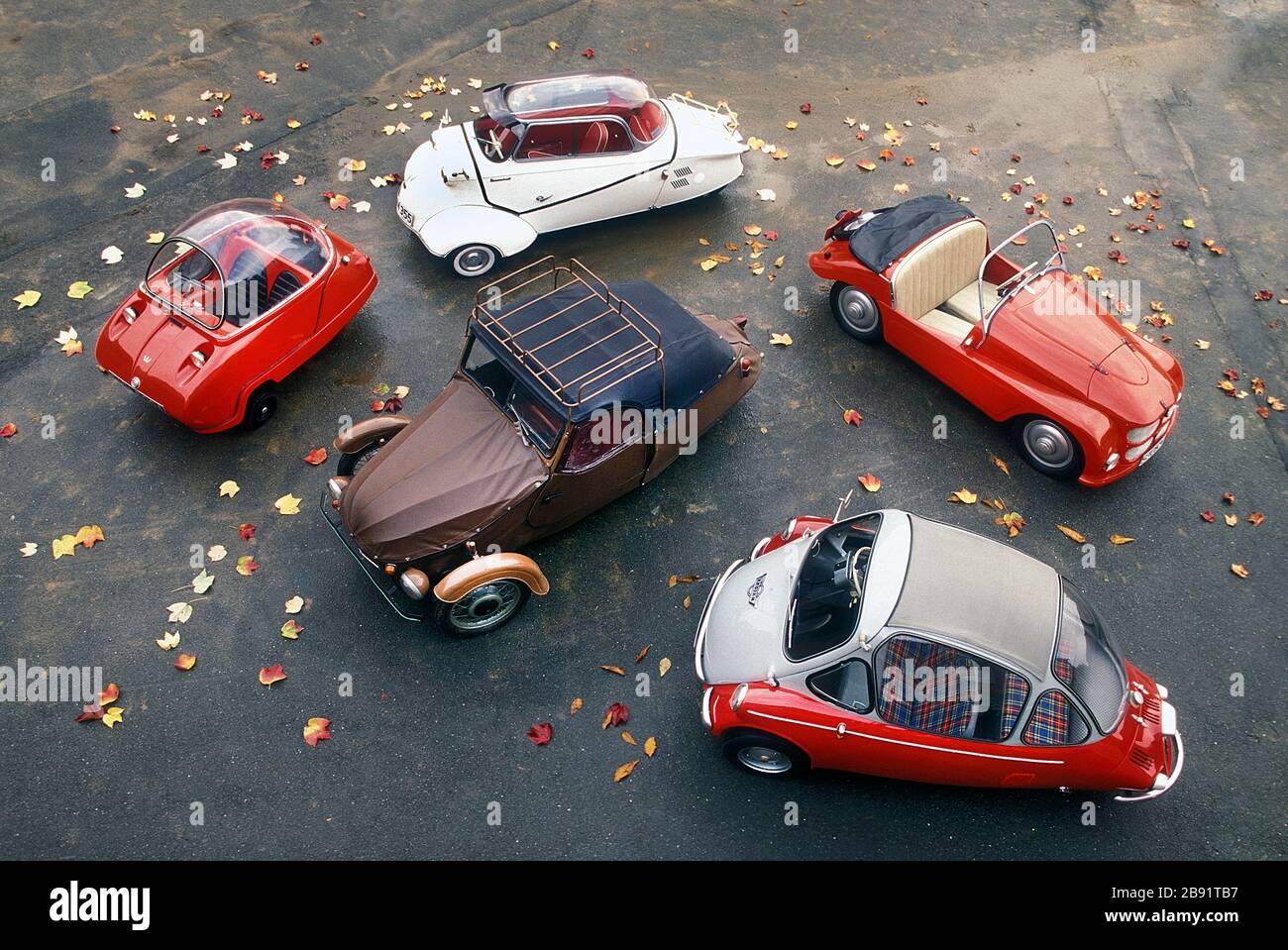 Gruppo di micro automobili. Velorex al centro. In senso orario: Pelare, Messerschmitt, Kleinschnittger e Trojan Foto Stock