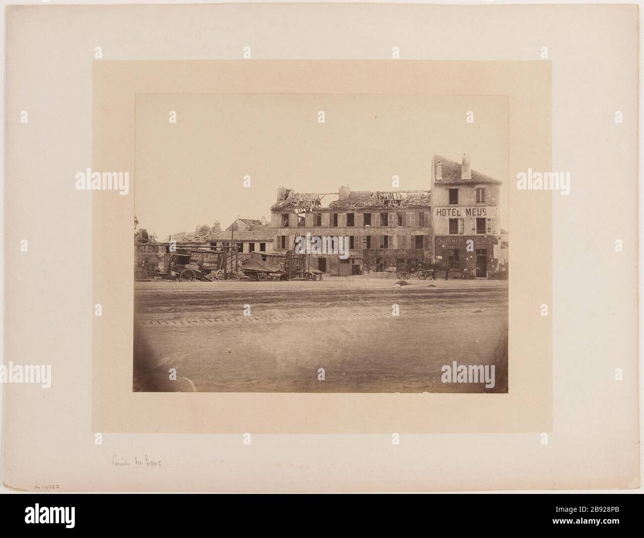 Rovine del comune. Daybreak gate di St. Cloud, 16 ° arrondissement, Parigi, 1870-1871. Ruines de la comune. Point du jour, porte de Saint-Cloud. Parigi (XVIème arr.). Anonima fotographie. Tirage sur papier albuminé. 1870-1871. Parigi, musée Carnavalet. Foto Stock