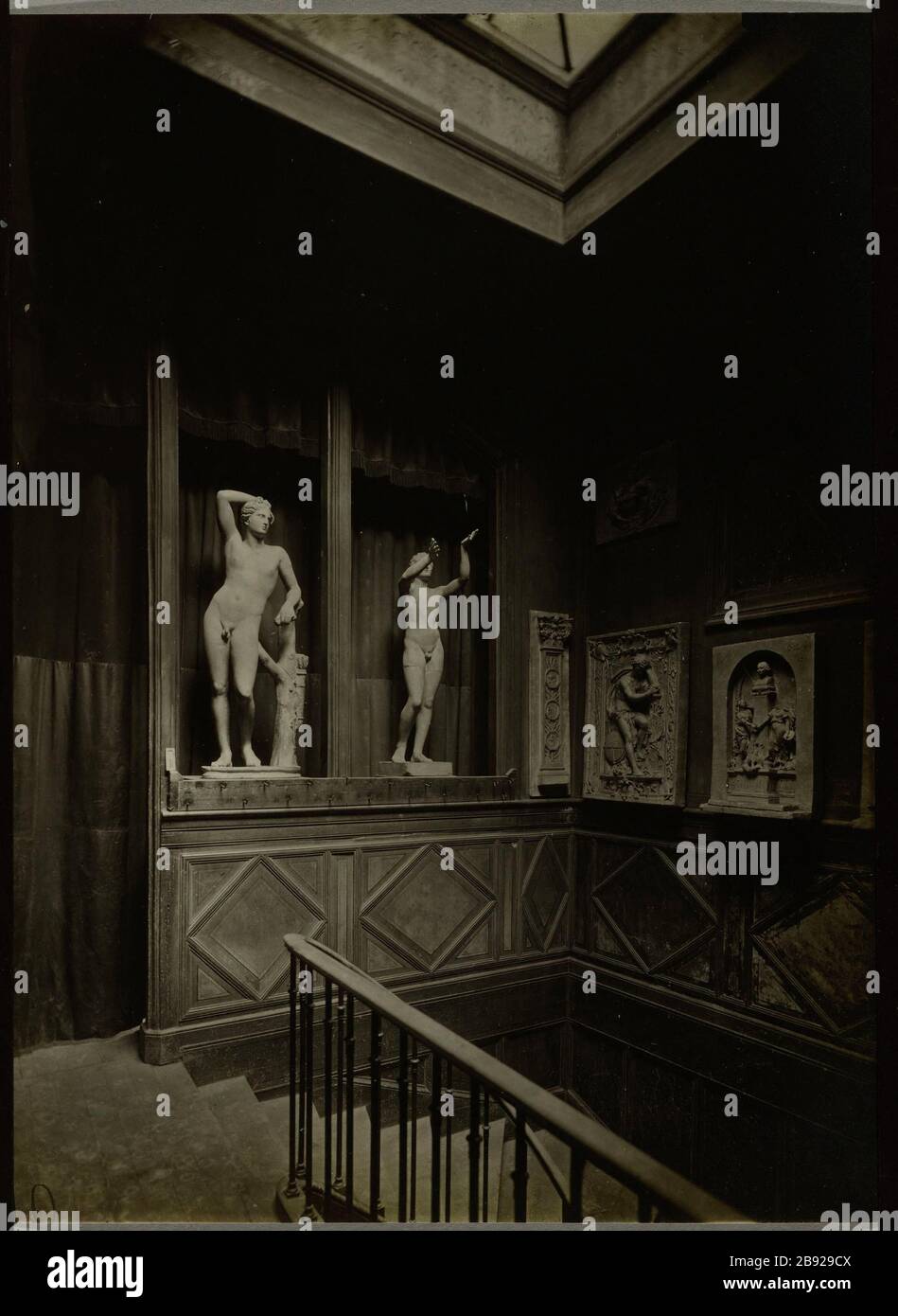 PARIGI - SCUOLA DI ARTI DECORATIVE Ecole des Arts décoratifs, calier de la scultura. Parigi, 2 août 1918. Photographie de Charles Lansiaux (1855-1939) . Parigi, musée Carnavalet. Foto Stock